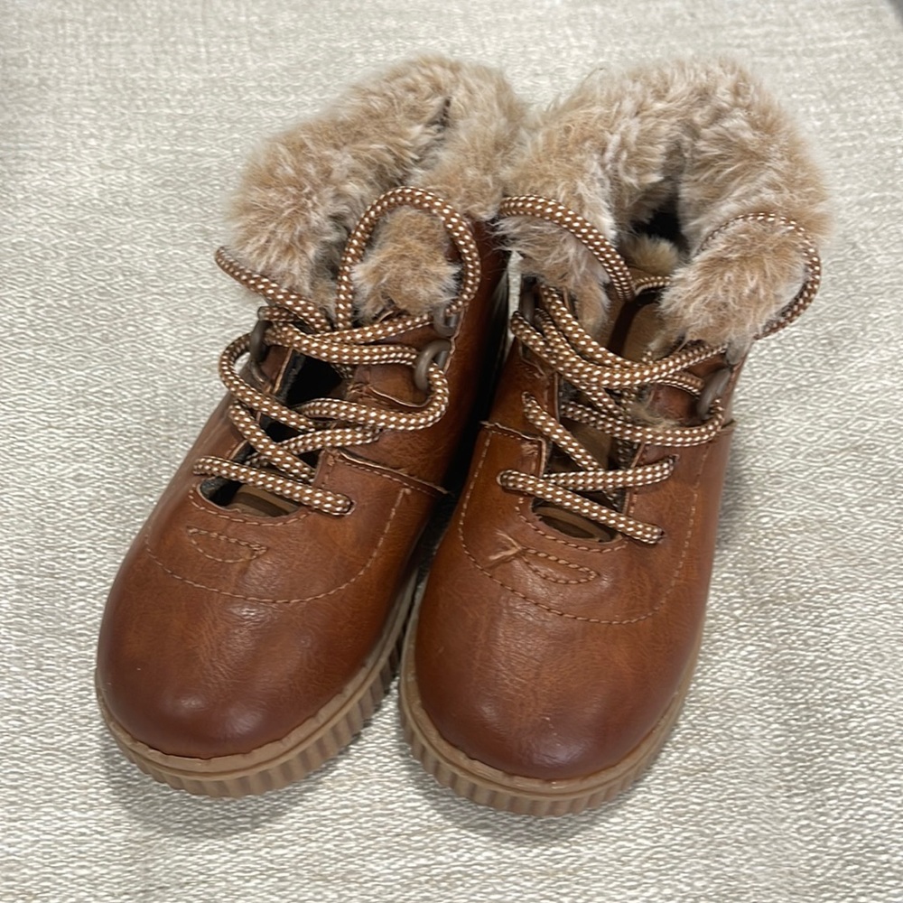 OshKosh toddler boots size 8